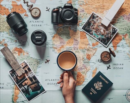 Les Sacoches à Travers le Temps : D’un Accessoire Pratique à un Icône de Mode